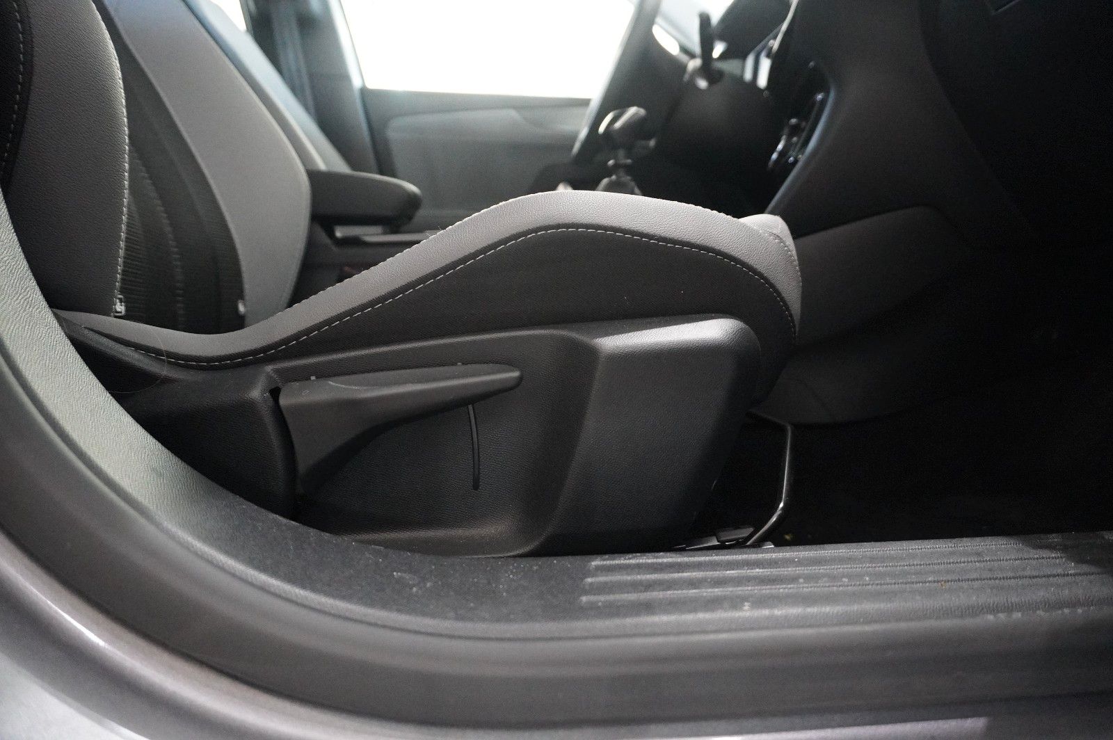 Fahrzeugabbildung Opel Mokka ELEGANCE 1.2T NAVI/LED/KAMERA/SPORT/SH/DAB