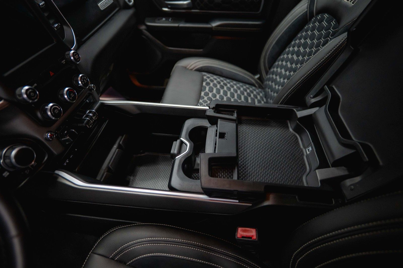 Fahrzeugabbildung Dodge RAM 5.7 V8 HEMI 4x4 OFFROAD NightPaket AXLE LOCK