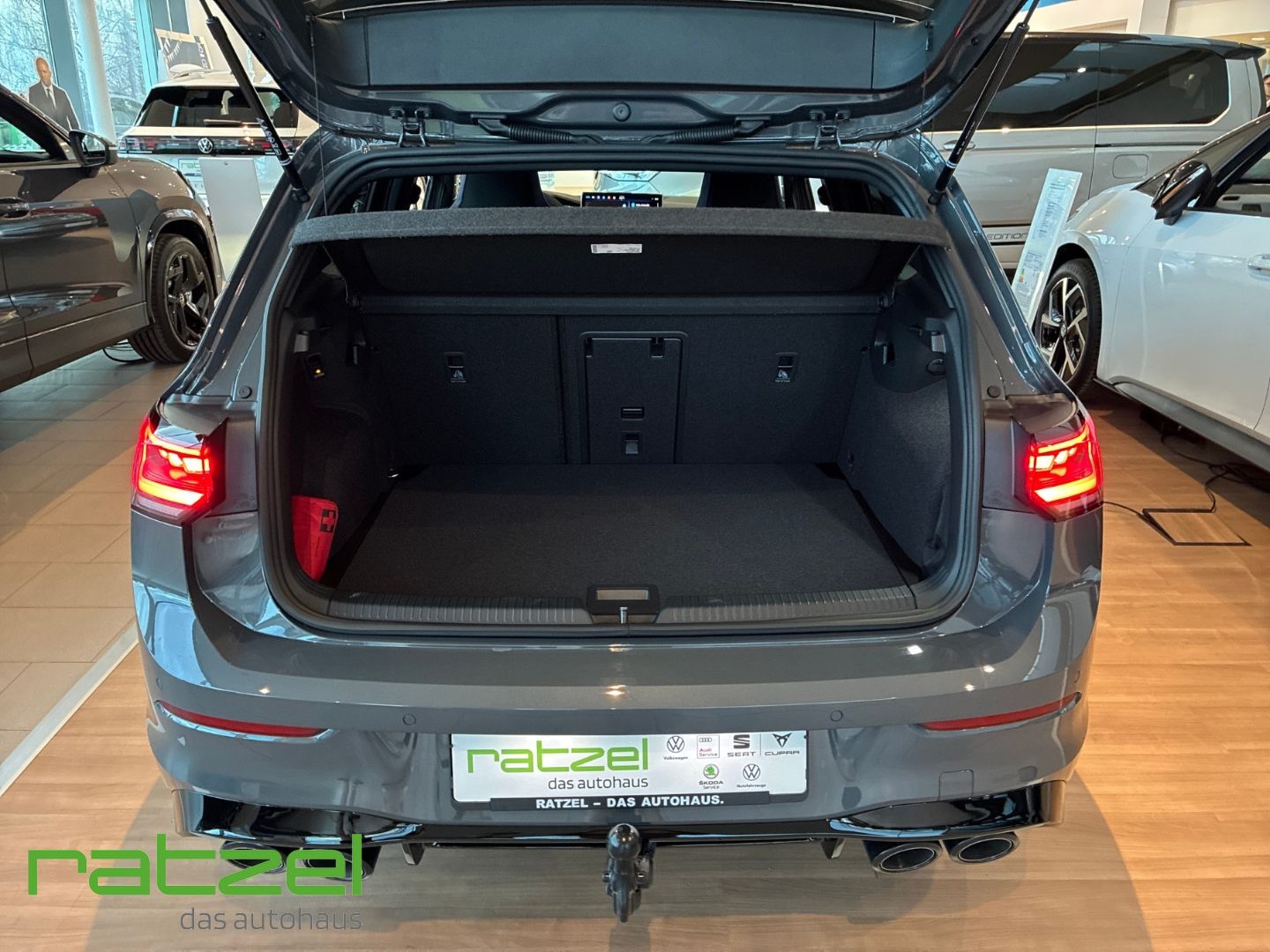 Fahrzeugabbildung Volkswagen Golf R Performance Paket+NAVI+AHK+LED+Harman