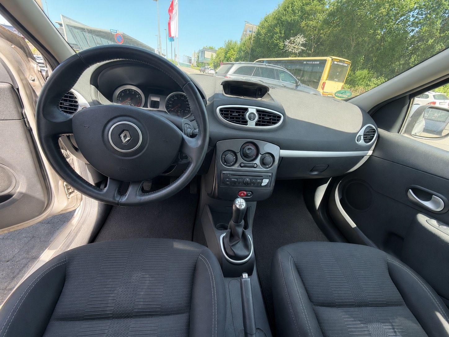 Renault Clio 2011 — photo 8
