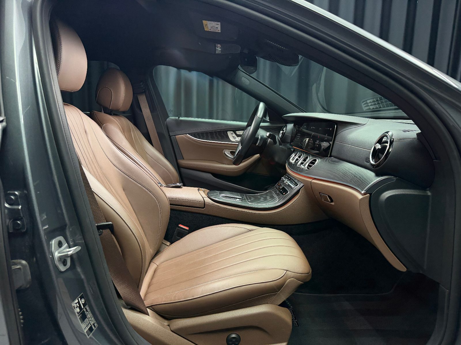 Fahrzeugabbildung Mercedes-Benz E 300 de T-Modell |BURMESTER|MULTIBEAM-LED