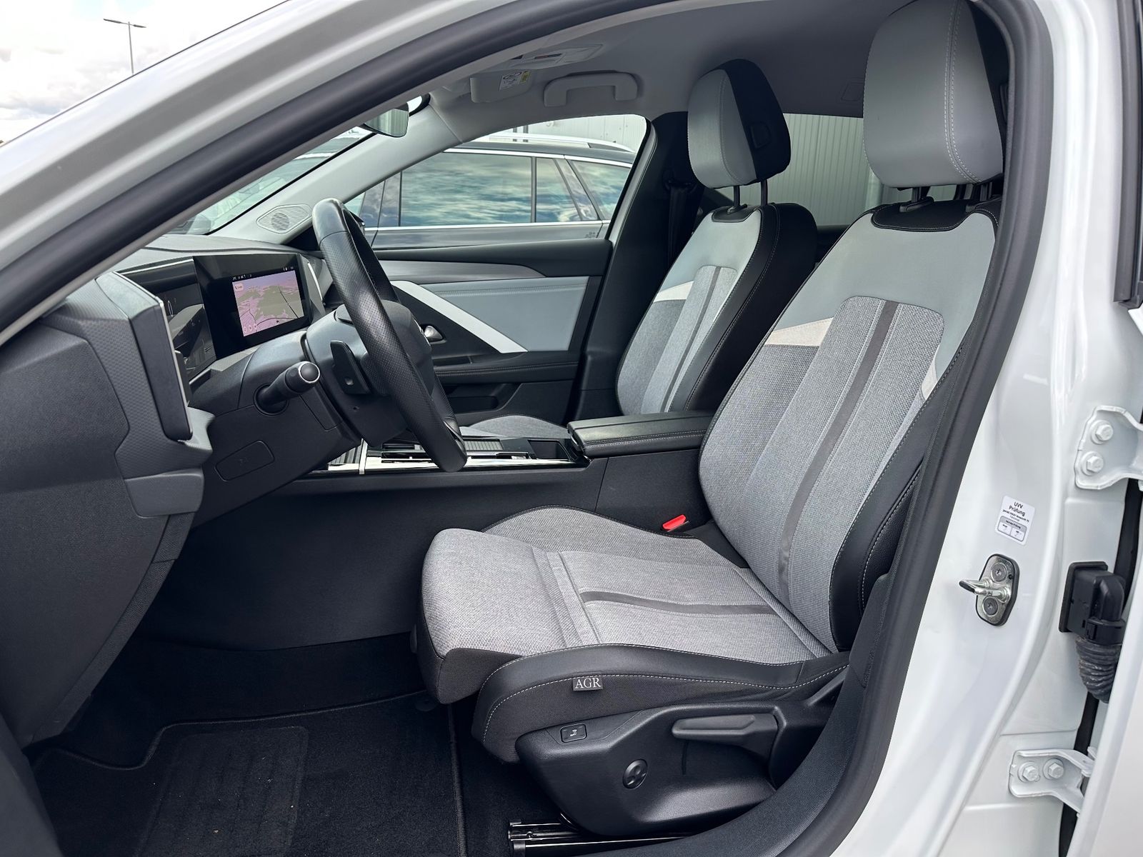 Fahrzeugabbildung Opel Astra SpT 1.5 D Aut. Business Elegance NAV+LED