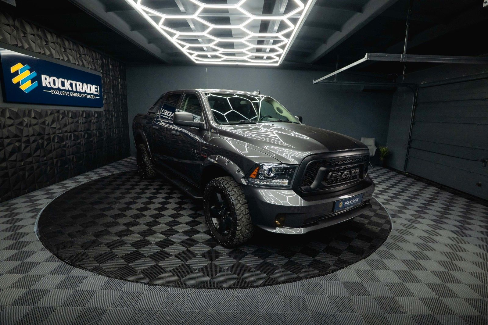 Fahrzeugabbildung Dodge RAM 5.7 V8 HEMI 4x4 OFFROAD Night-Paket *LED*AHK