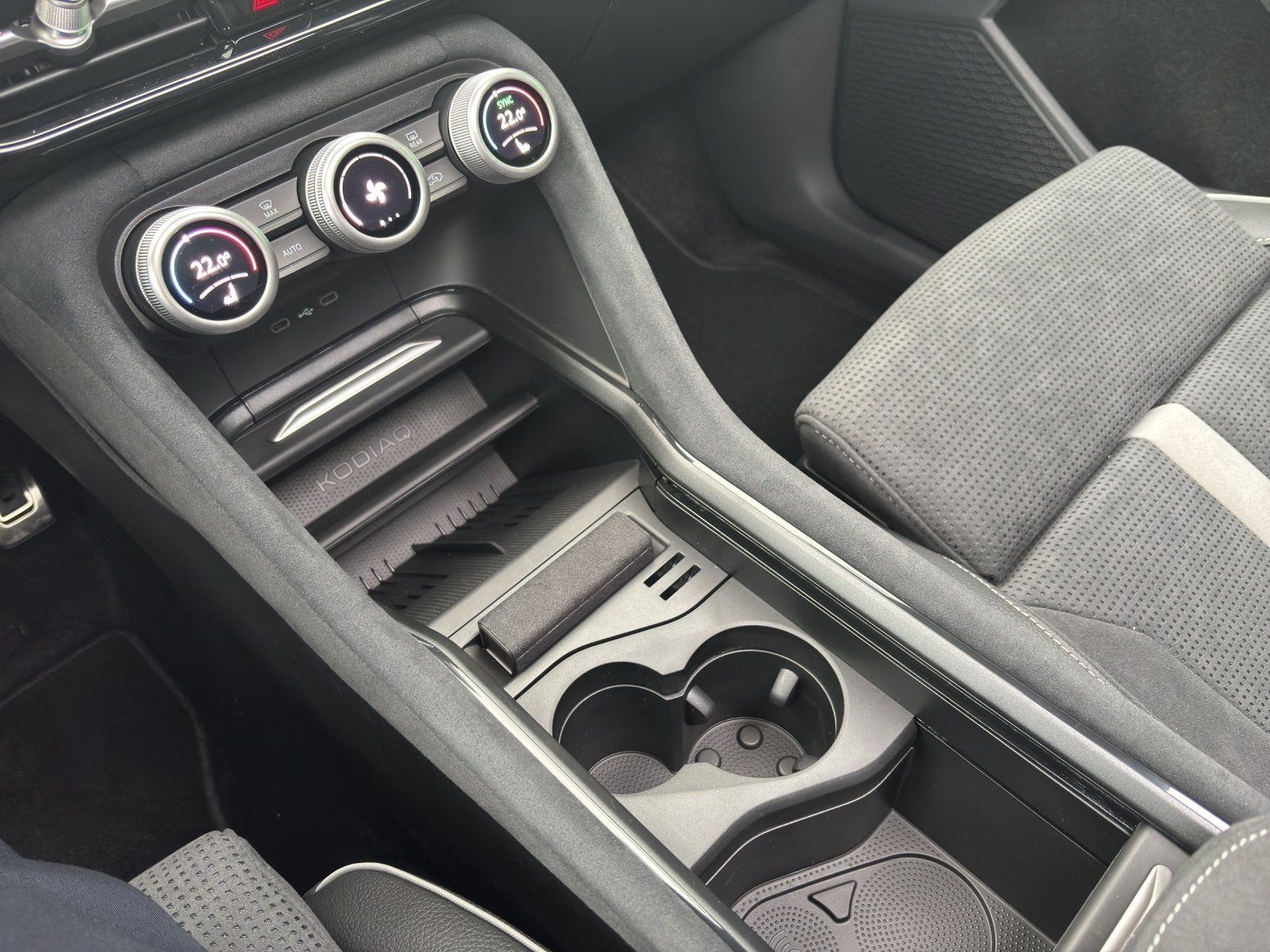 Fahrzeugabbildung SKODA Kodiaq Sportline 4x4 ACC+PANO+AHK+360°+STANDHEIZ