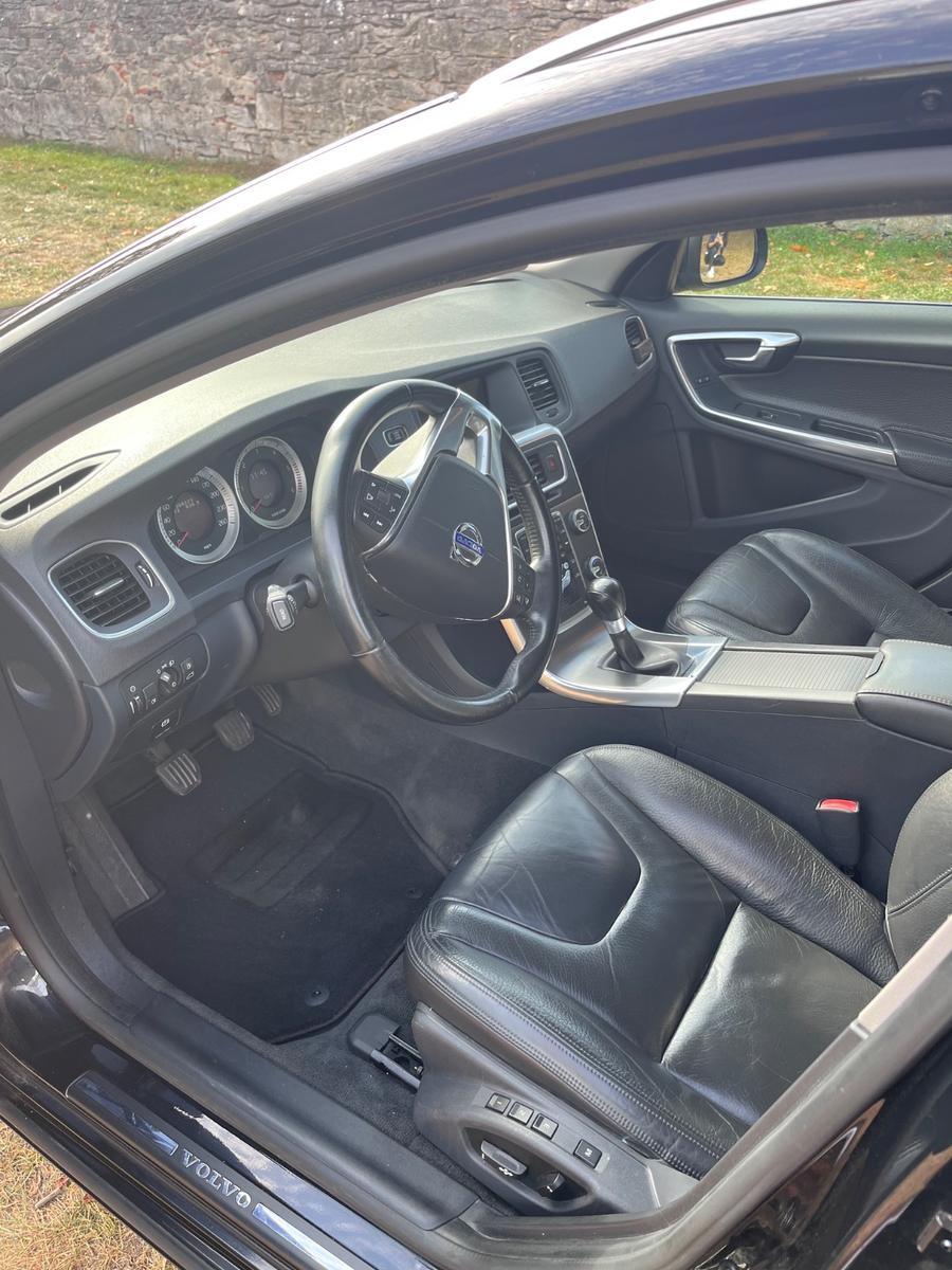Volvo V60 2011 — photo 11