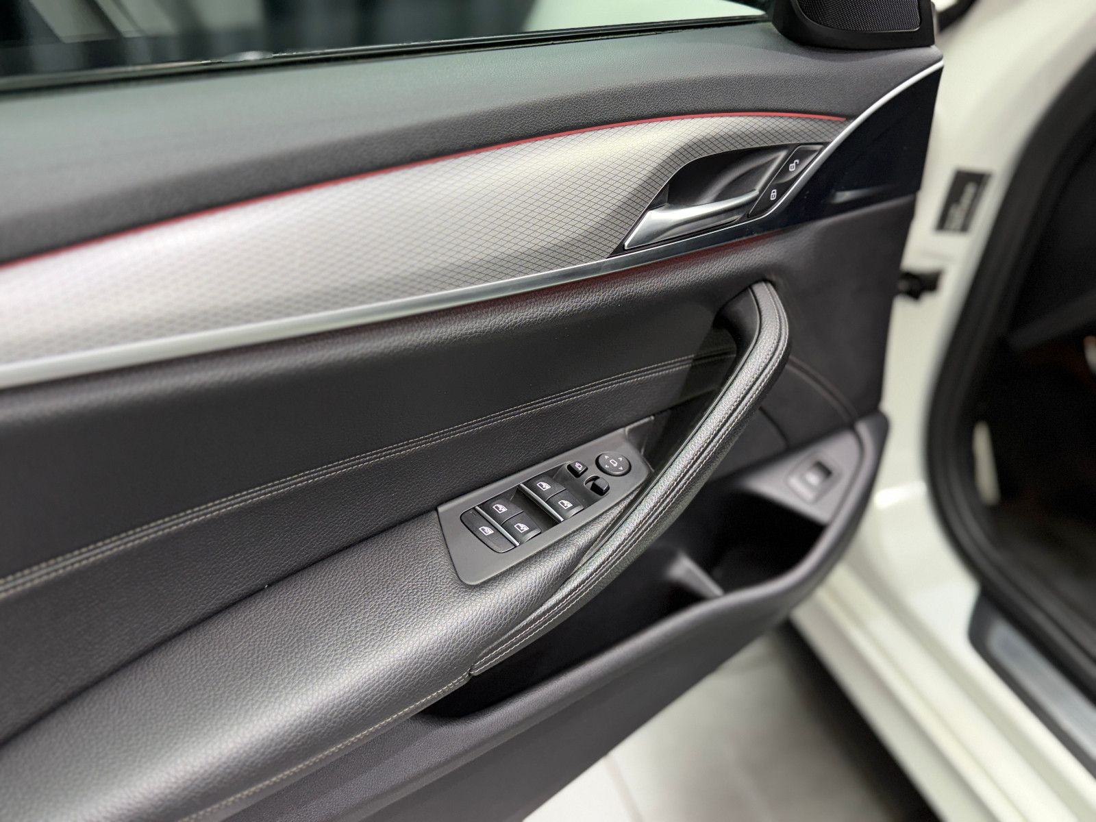Fahrzeugabbildung BMW 540i xDrive Touring M Sport |AHK|HuD|HiFi|PANO