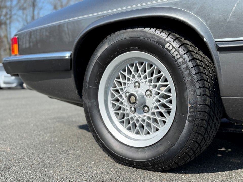 Fahrzeugabbildung Jaguar XJS 12 Zylinder Cabrio H. Zul. HU Neu