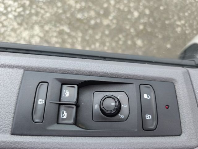 Volkswagen T6.1 Transporter *Klima*9-Sitze*DAB*Alu*PDC*SHZ*