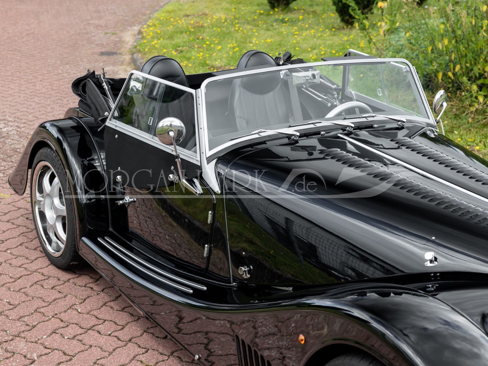 Fahrzeugabbildung Morgan Plus 8 *Sport Black + Automatikgetriebe*