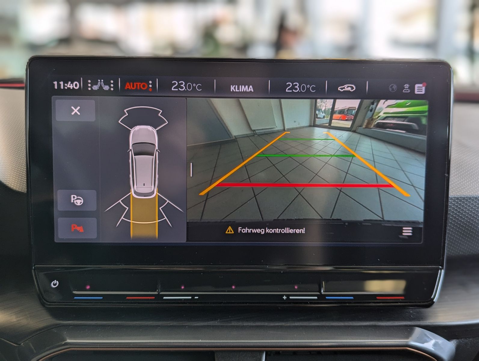 Fahrzeugabbildung CUPRA Leon 2.0 TSI VZ 4Drive Vision+ Matrix Pano ACC