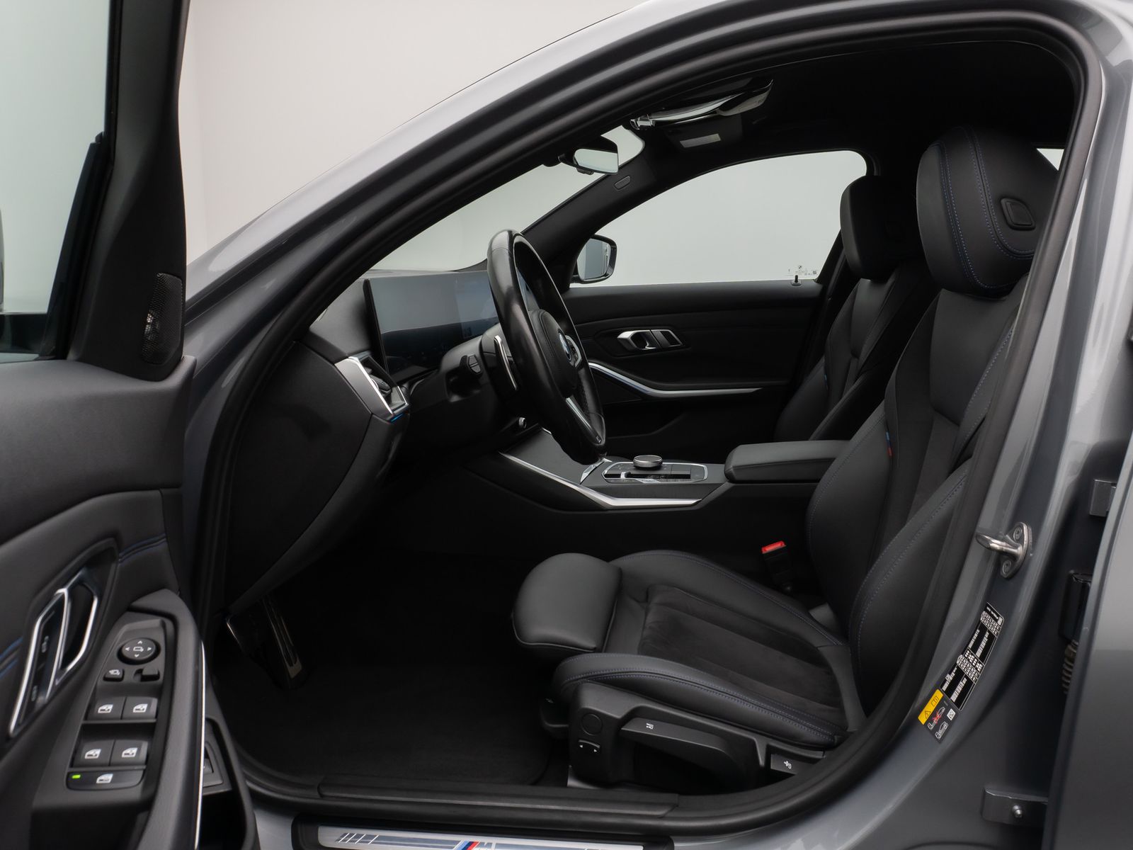 Fahrzeugabbildung BMW 330e M Sport Kamera HUD DAB H/K Alarm LED 18Zoll