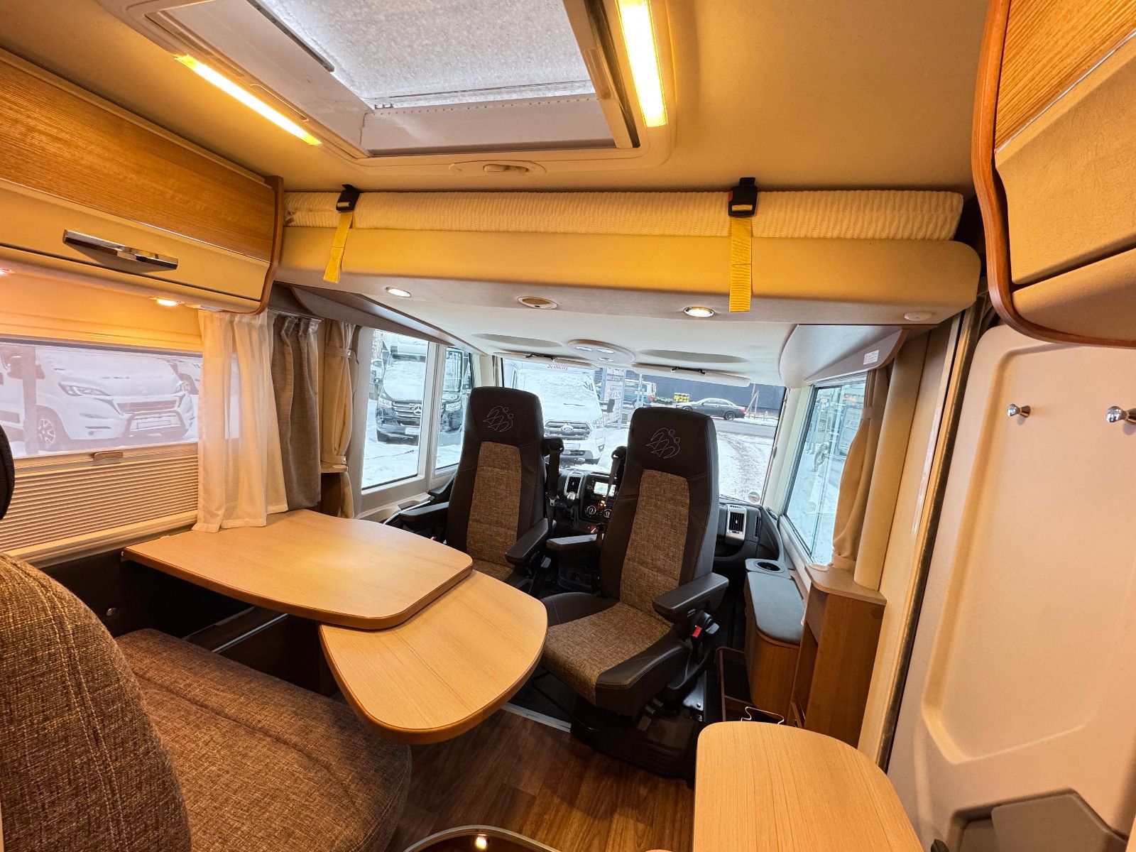 Fahrzeugabbildung Knaus VAN 650 I MEG AUTOMATIK LÄNGSBETT HUBBETT 1.HAND