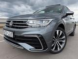 Volkswagen Tiguan Allspace 2.0 TDI DSG*4M*R LINE*7-STZE*360 - Volkswagen Tiguan Allspace mit Diesel-Antrieb: Grau