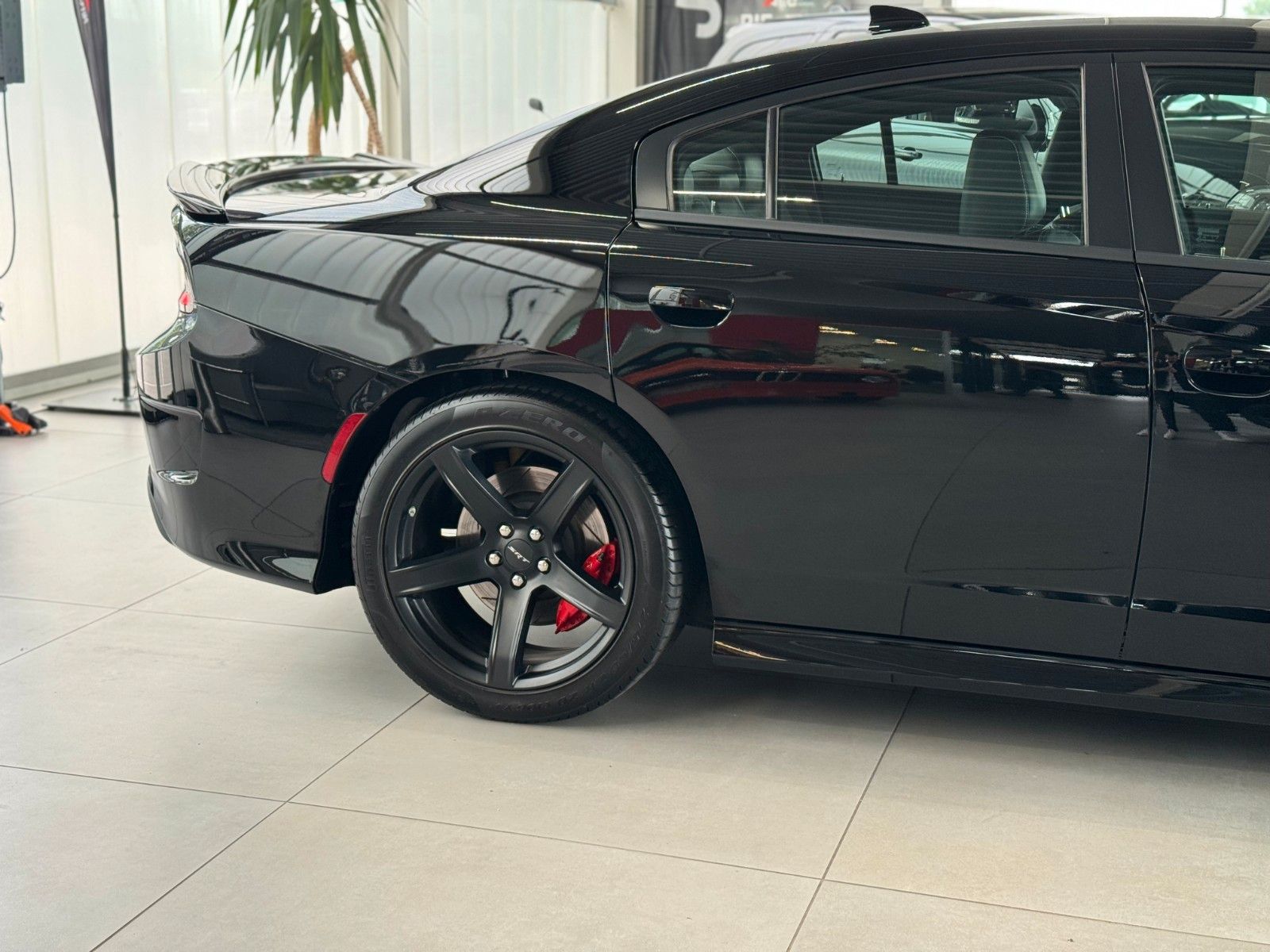 Fahrzeugabbildung Dodge Charger 6.2 SRT Hellcat  "Adaptive Dämpfer NAVI"