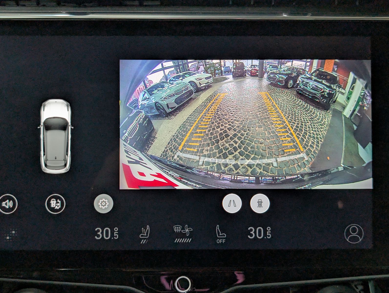 Fahrzeugabbildung Lynk&Co 01 1.5 T HEV ACC PANO APP LED KAM MEMO SHZ 24TKM