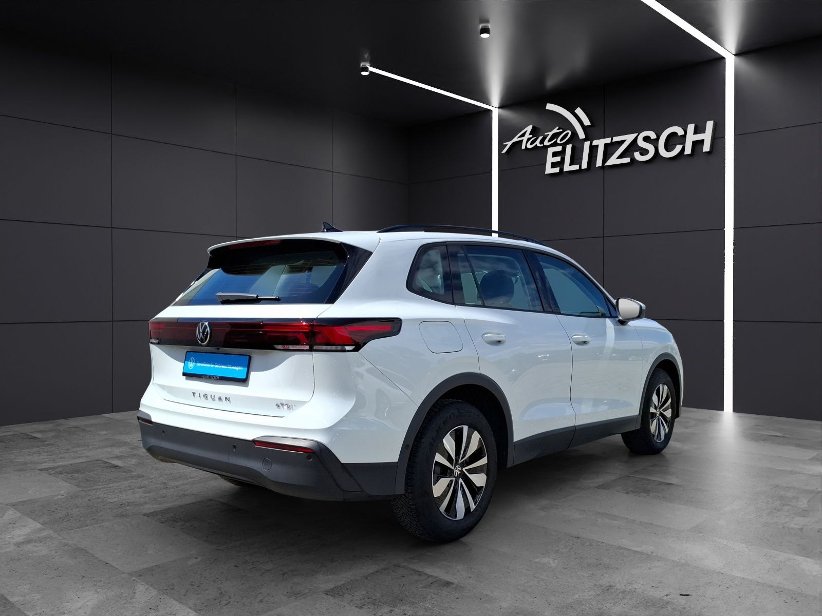 Fahrzeugabbildung Volkswagen Tiguan eTSI Life DSG LED AHK Navi AID ACC RFK SH