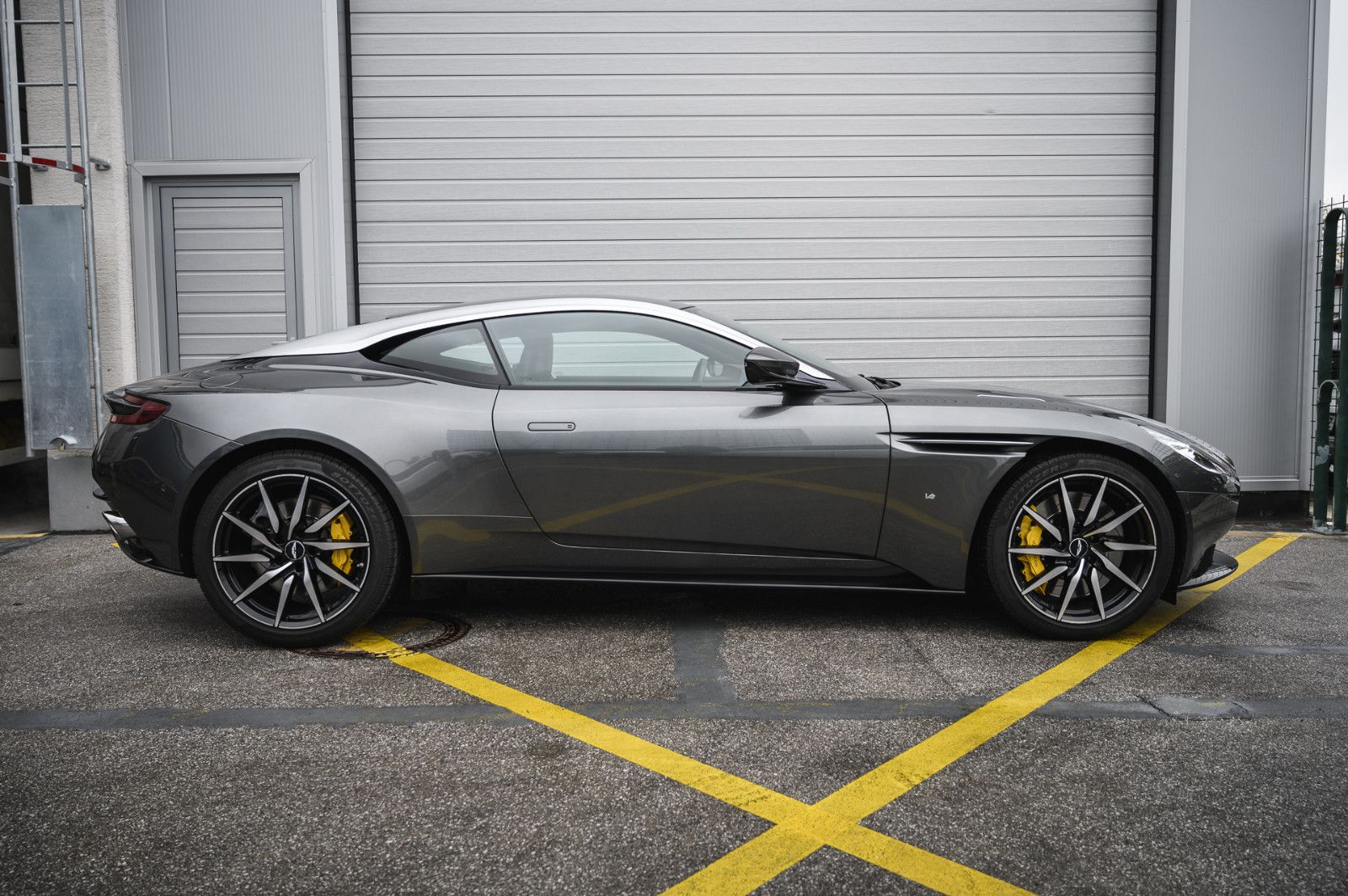 Aston Martin DB11