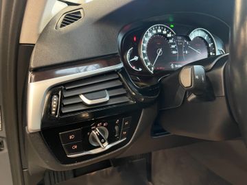BMW 530 i xDrive *1.HAND*NAVI*TEMPO*SZHZ*AHK*PDC*