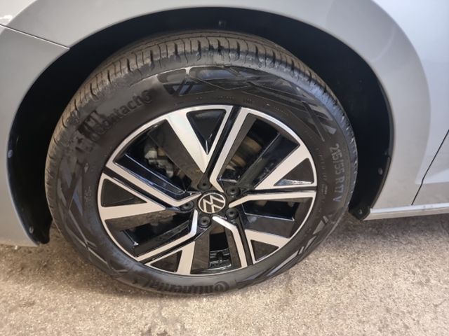 Fahrzeugabbildung Volkswagen Touran 2.0 TDI DSG HL 7-SITZER STHZG AHK NAVI KA