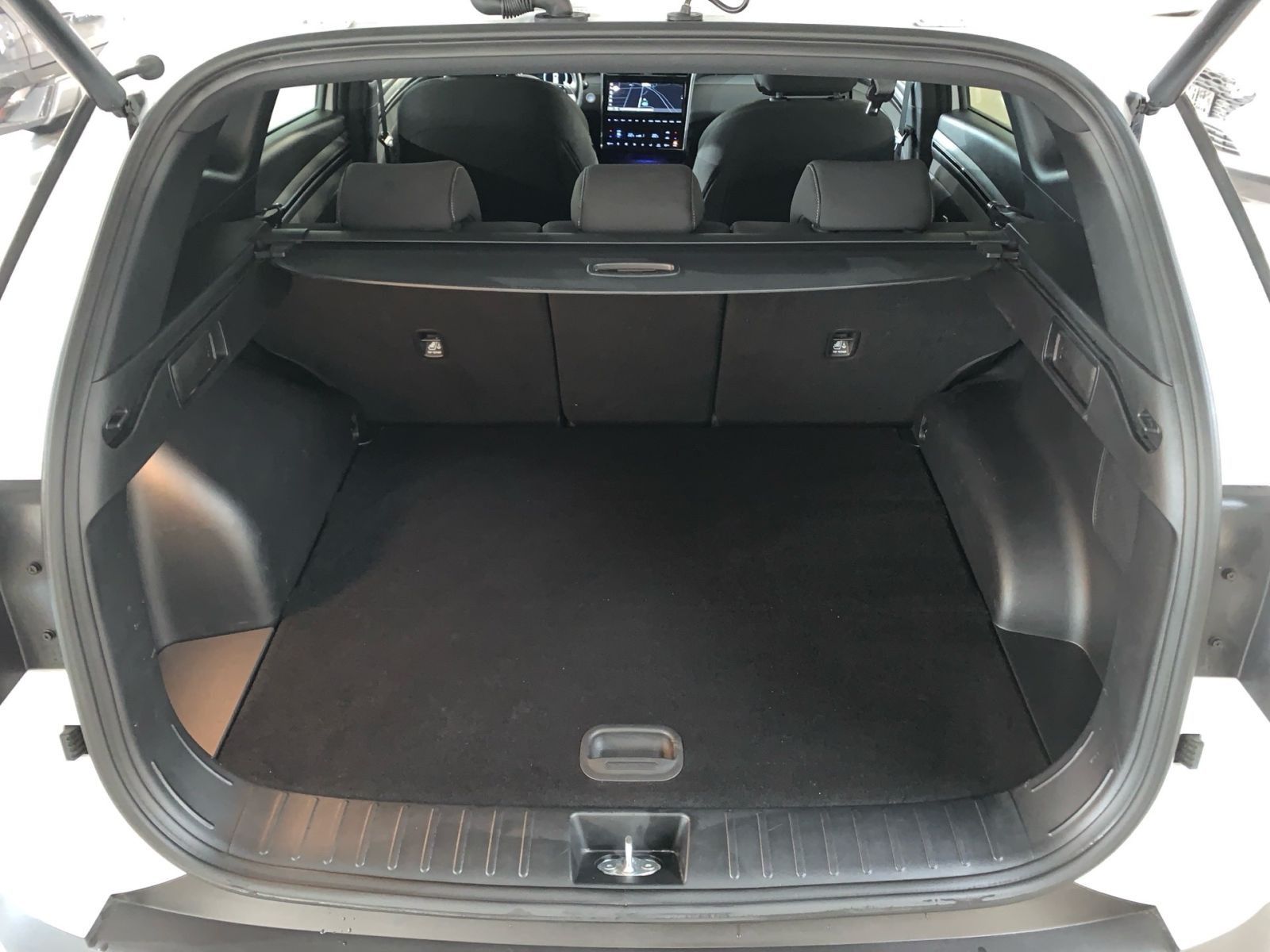 Fahrzeugabbildung Hyundai TUCSON 1.6 T-GDI 7-DCT Blackline Mild-Hybrid AHK