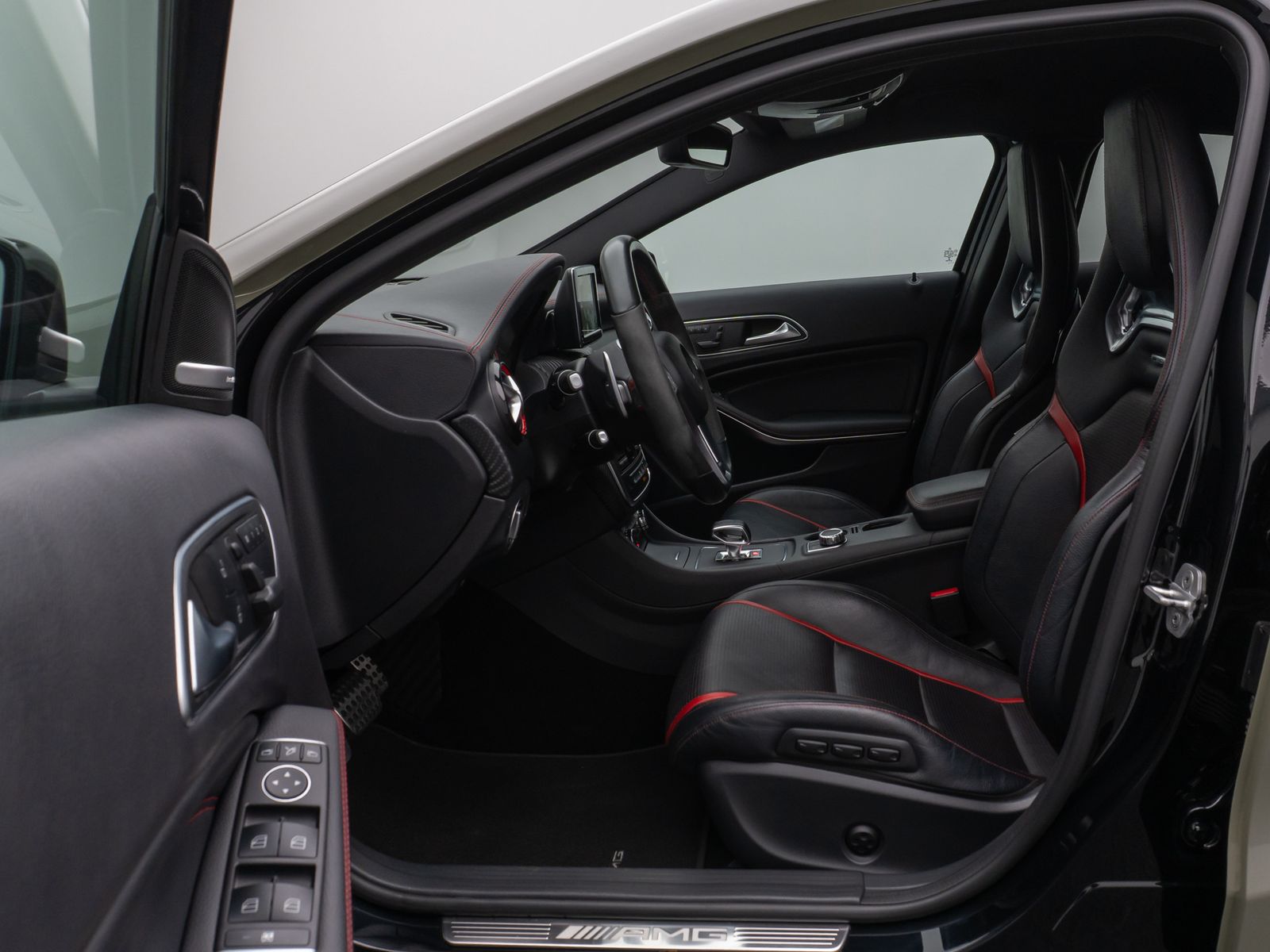 Fahrzeugabbildung Mercedes-Benz A 45 AMG Performance 4Matic Aero H/K Kamera Navi
