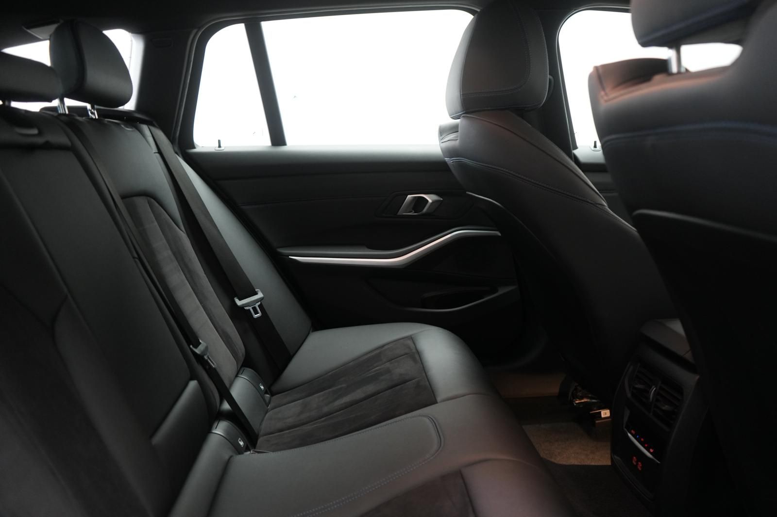 BMW 320 i Touring M Sport ACC/Kamera/Wide/LED foto 8