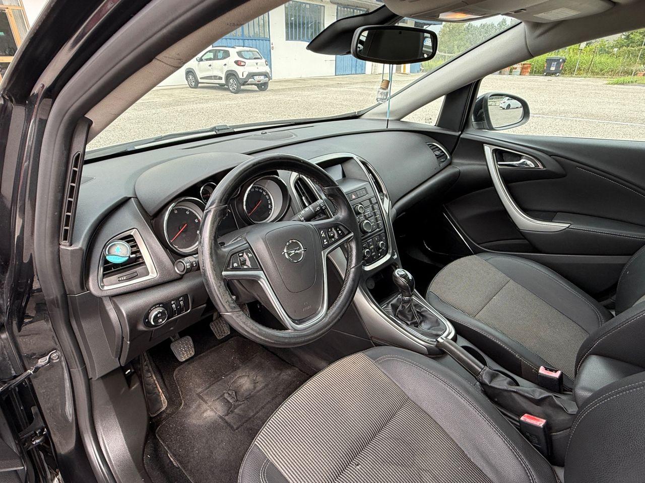 Opel Astra 2013 — photo 11