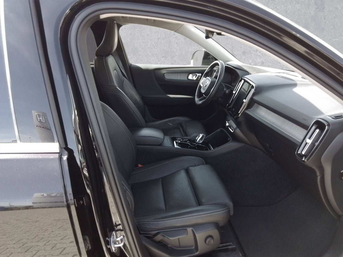 Fahrzeugabbildung Volvo XC 40 Inscription B4 AWD