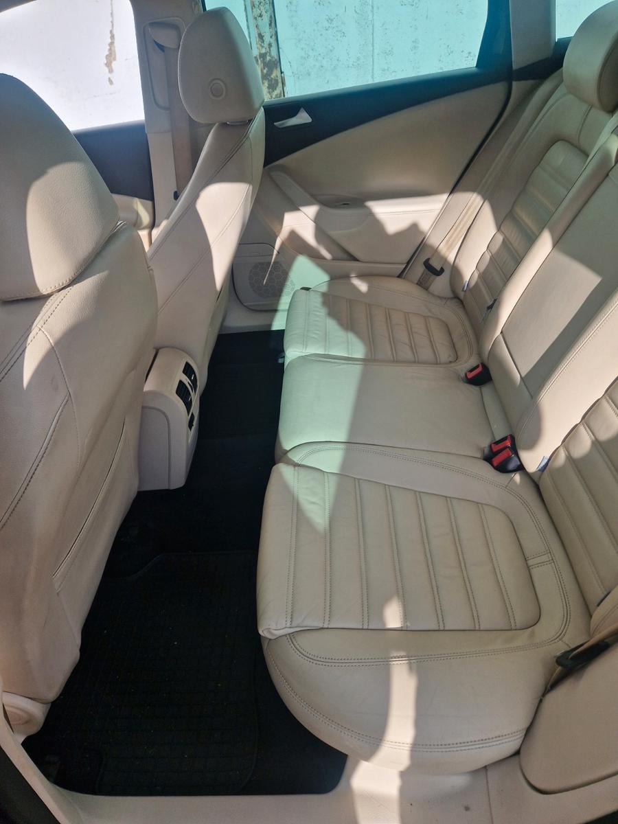 Volkswagen Passat 2009 — photo 17