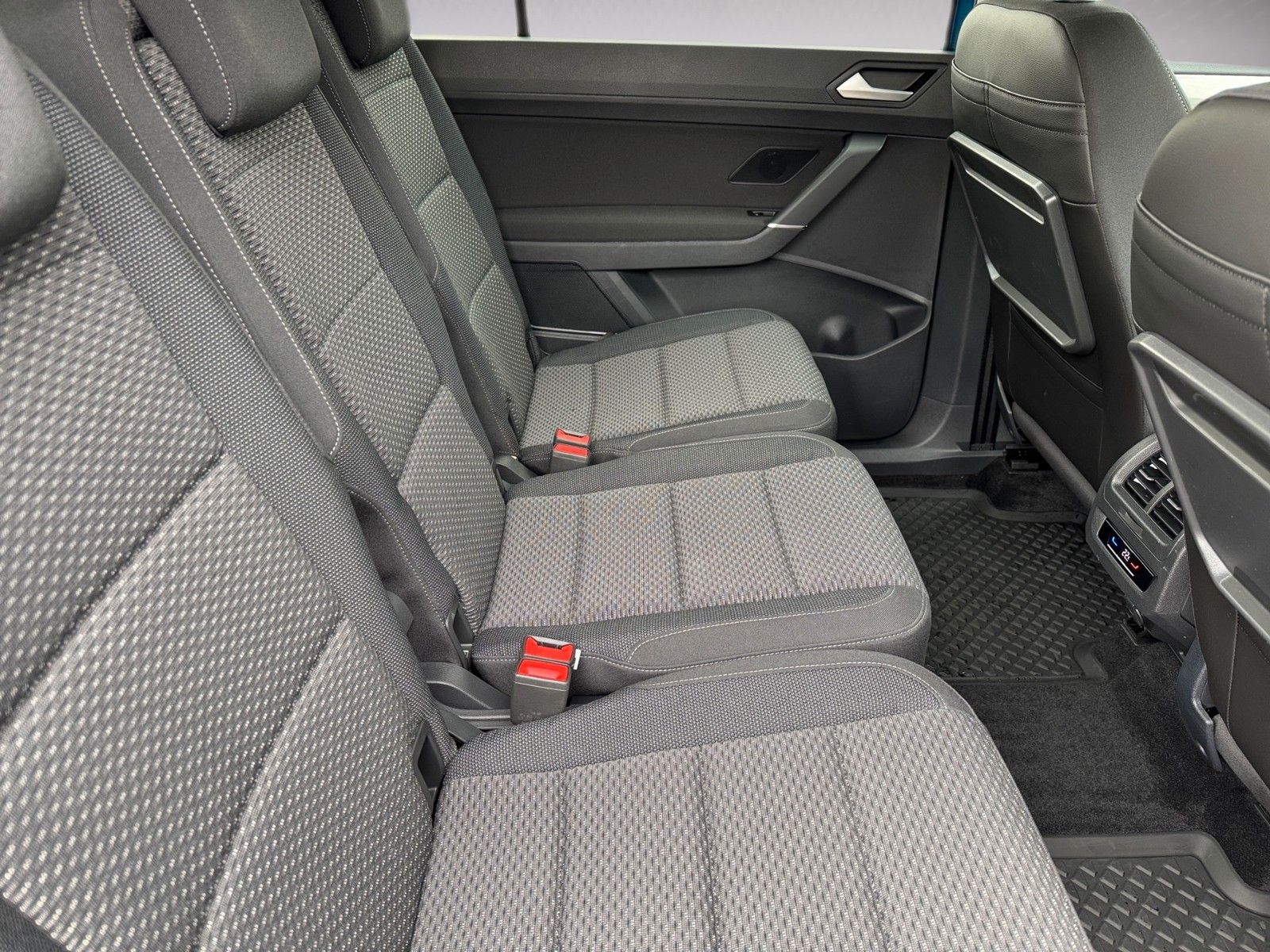 Fahrzeugabbildung Volkswagen Touran 1.5TSI Comfortline R-Line BMT/Start-Stopp