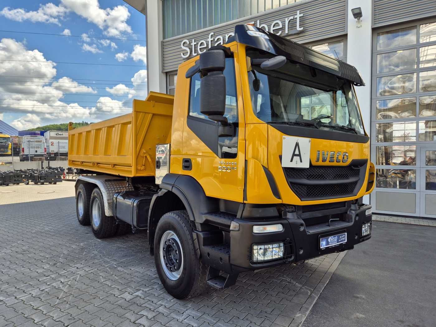 Fahrzeugabbildung Iveco Trakker AD380T50 6x4 Kipper/SZM Wechselsystem