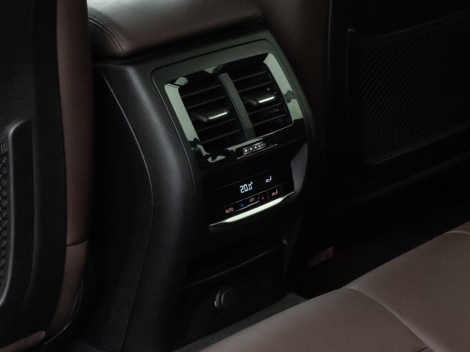 Fahrzeugabbildung ALPINA XD4 360°HUD DAB H/K Belüftung Komfort Alarm 20Zl