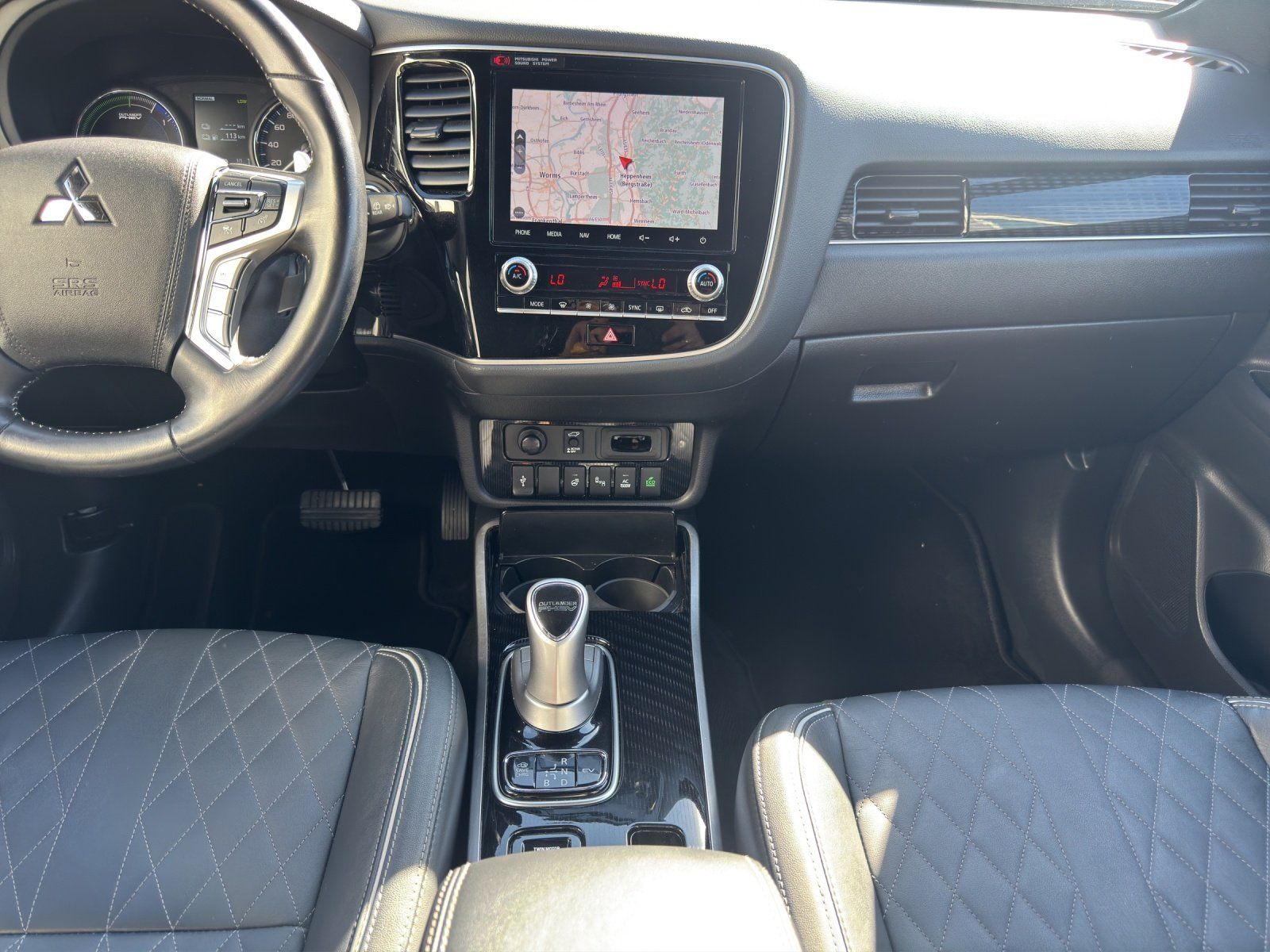 Fahrzeugabbildung Mitsubishi Outlander 2.4 PHEV Plug-in Hybrid Top 4WD/VOLL/