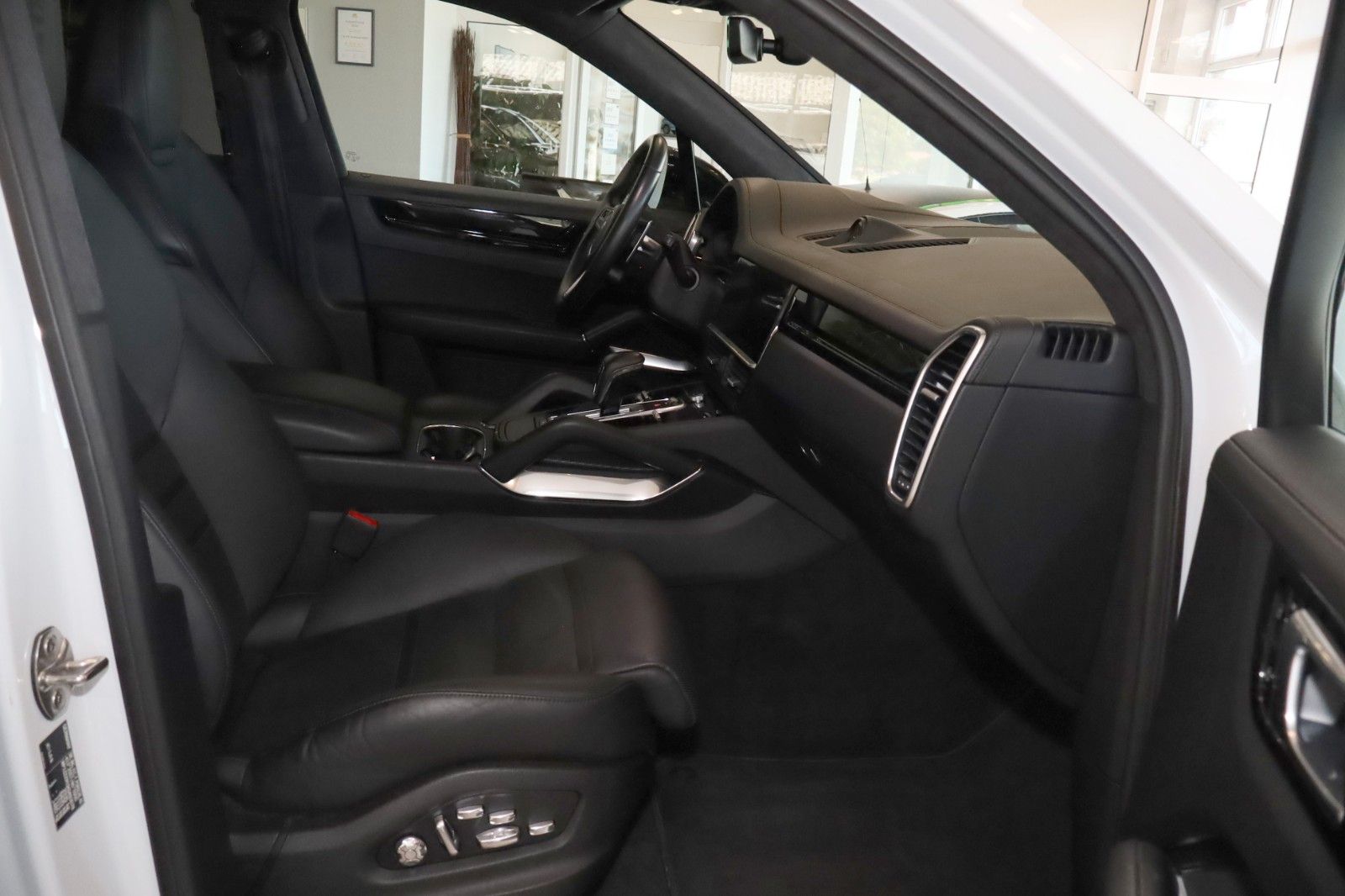 Fahrzeugabbildung Porsche Cayenne Turbo SportDesign/HeadUP/ACC/22Zoll/DAB