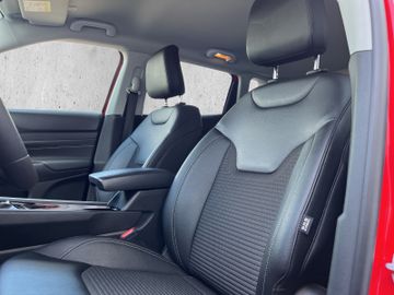 Jeep Compass Limited 1.3 +Kam.+LED+KeyLess+ACC