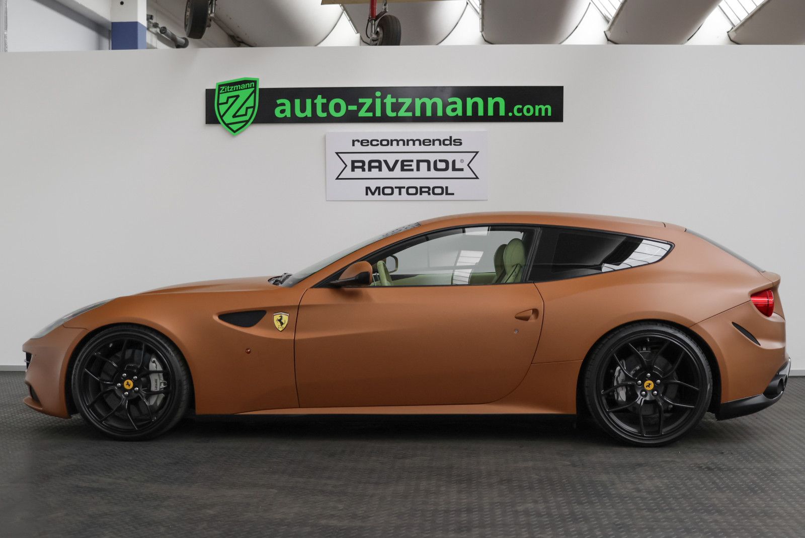 Fahrzeugabbildung Ferrari FF V12 4x4/NOVITEC/LIFT/KERAMIK/KAMERA/21&22Zoll