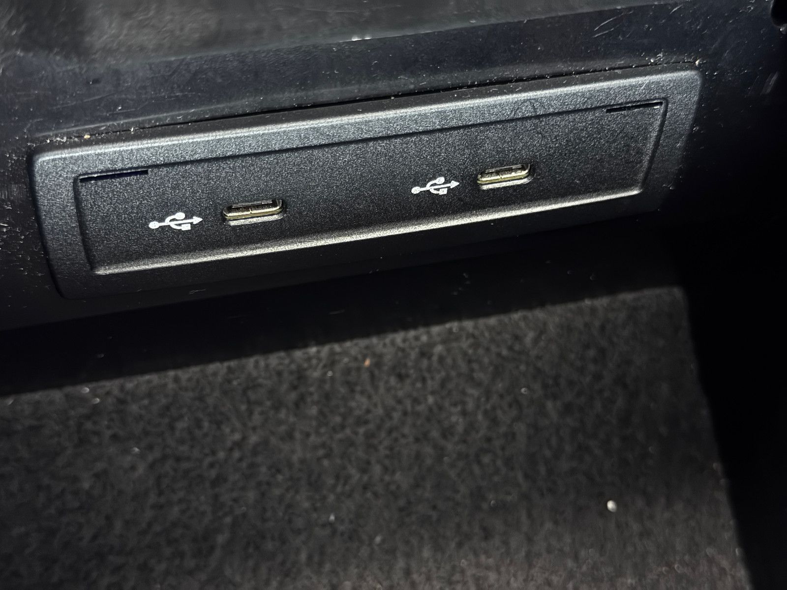 Fahrzeugabbildung Mercedes-Benz E 300 Coupe 9G 2X AMG LINE PANORAMA MBUX 20 ZOLL
