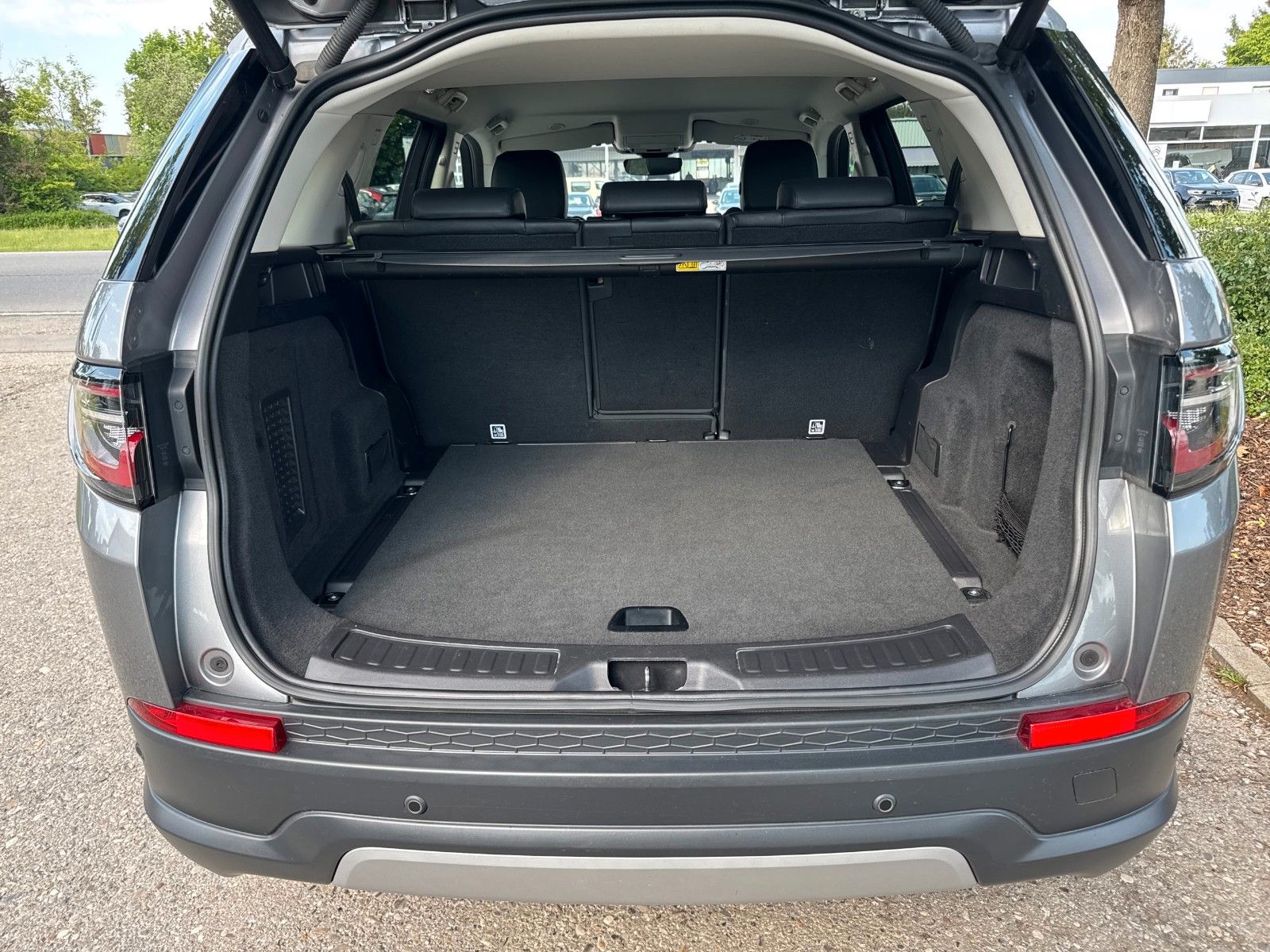 Fahrzeugabbildung Land Rover Discovery Sport SE AWD, SCHEINWERFER LED, KAMERA