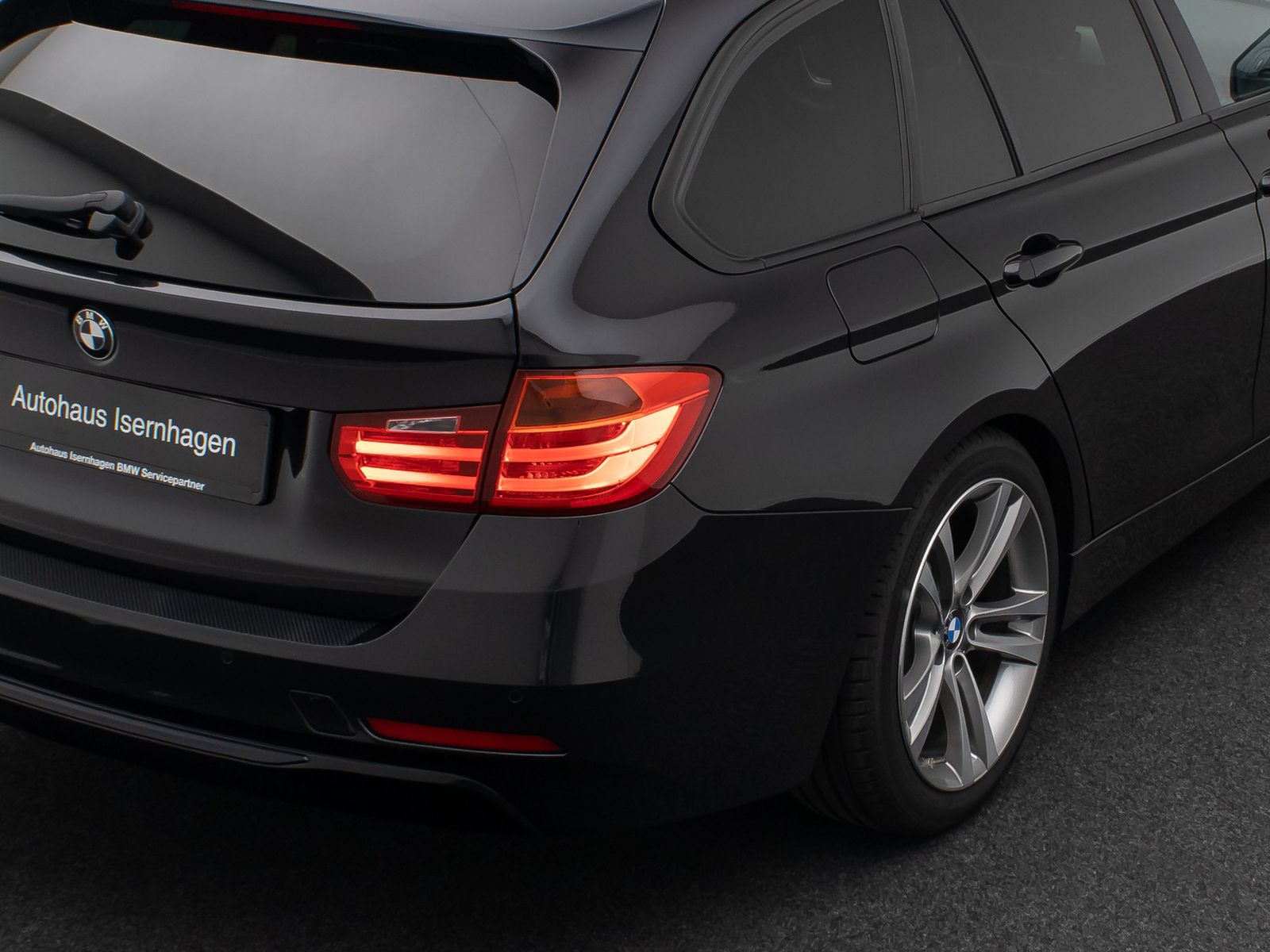 Fahrzeugabbildung BMW 325d Sport Line HUD HiFi Xenon Panorama Alarm