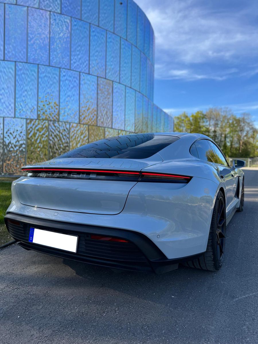 Porsche Taycan 4 S Chrono Vectoring Pano Luft Matrix HUD foto 3