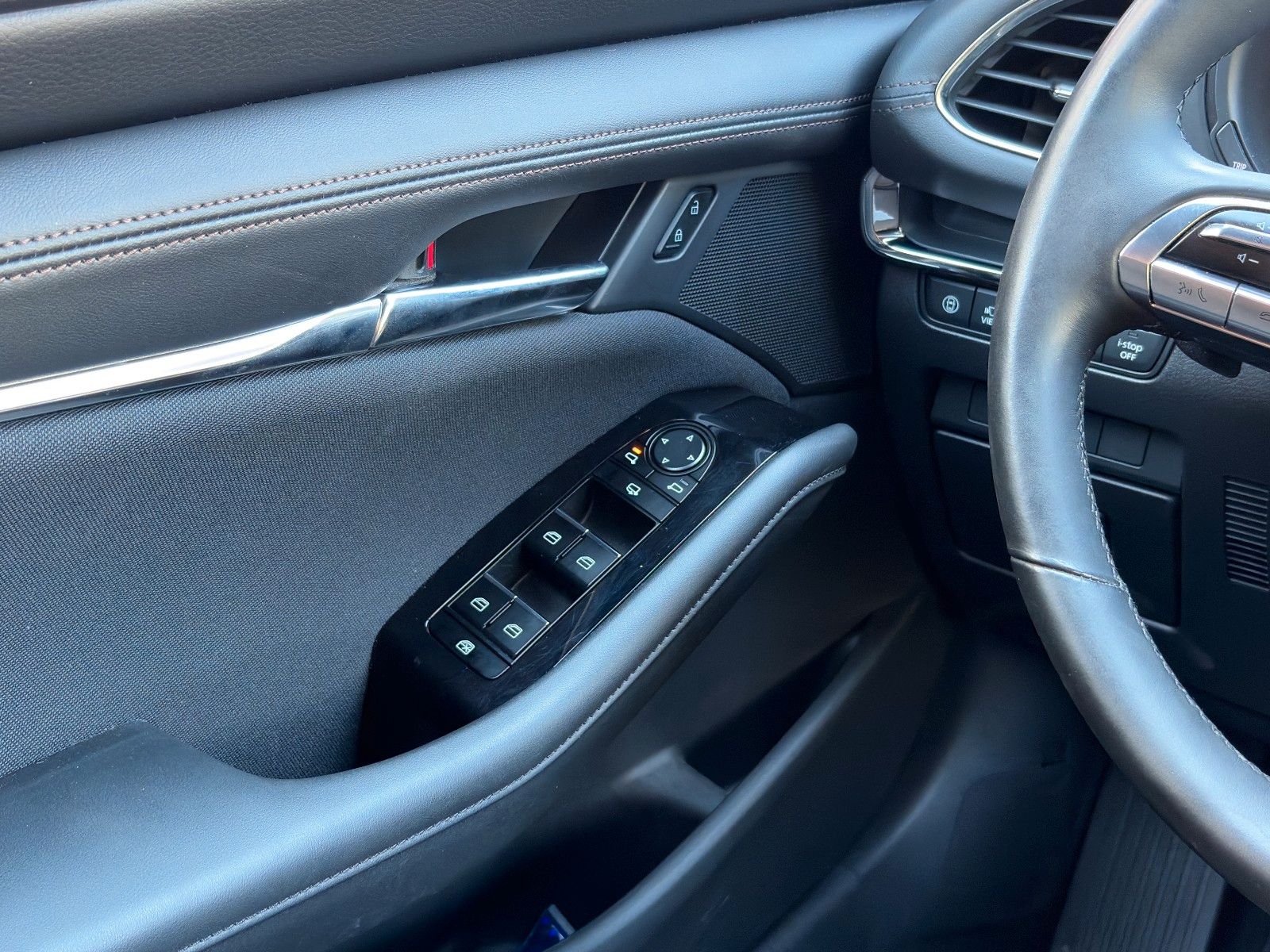 Fahrzeugabbildung Mazda 3 2.0 SKYACTIV-G**360°Cam*HUD*SHZ*LED**