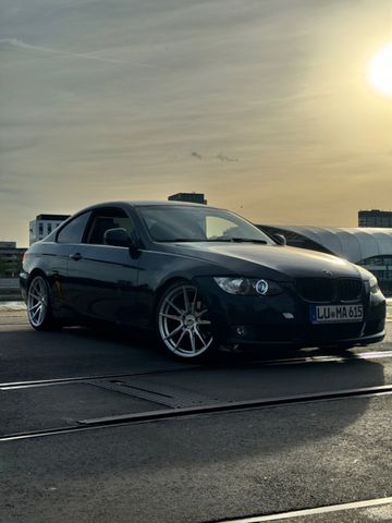 BMW 320i Coupé -