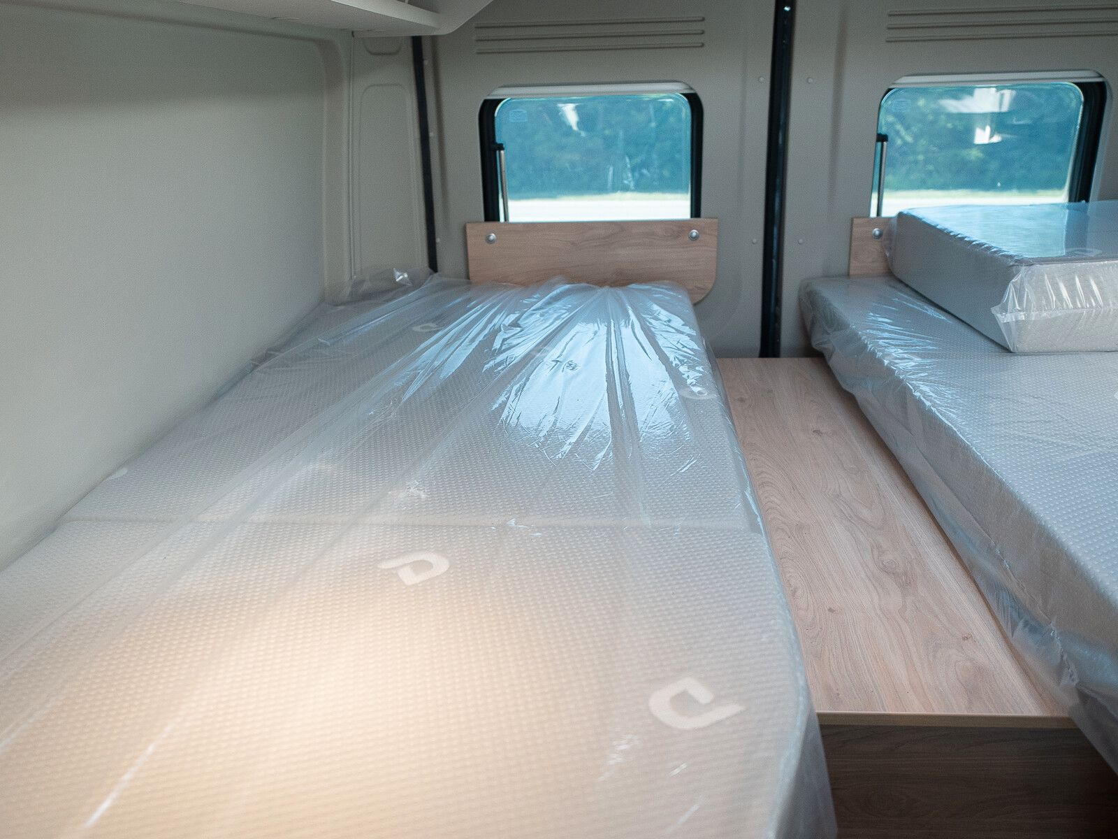 Fahrzeugabbildung Dethleffs Globetrail 640 ES Fiat Rahmenfenster/Heckauszug