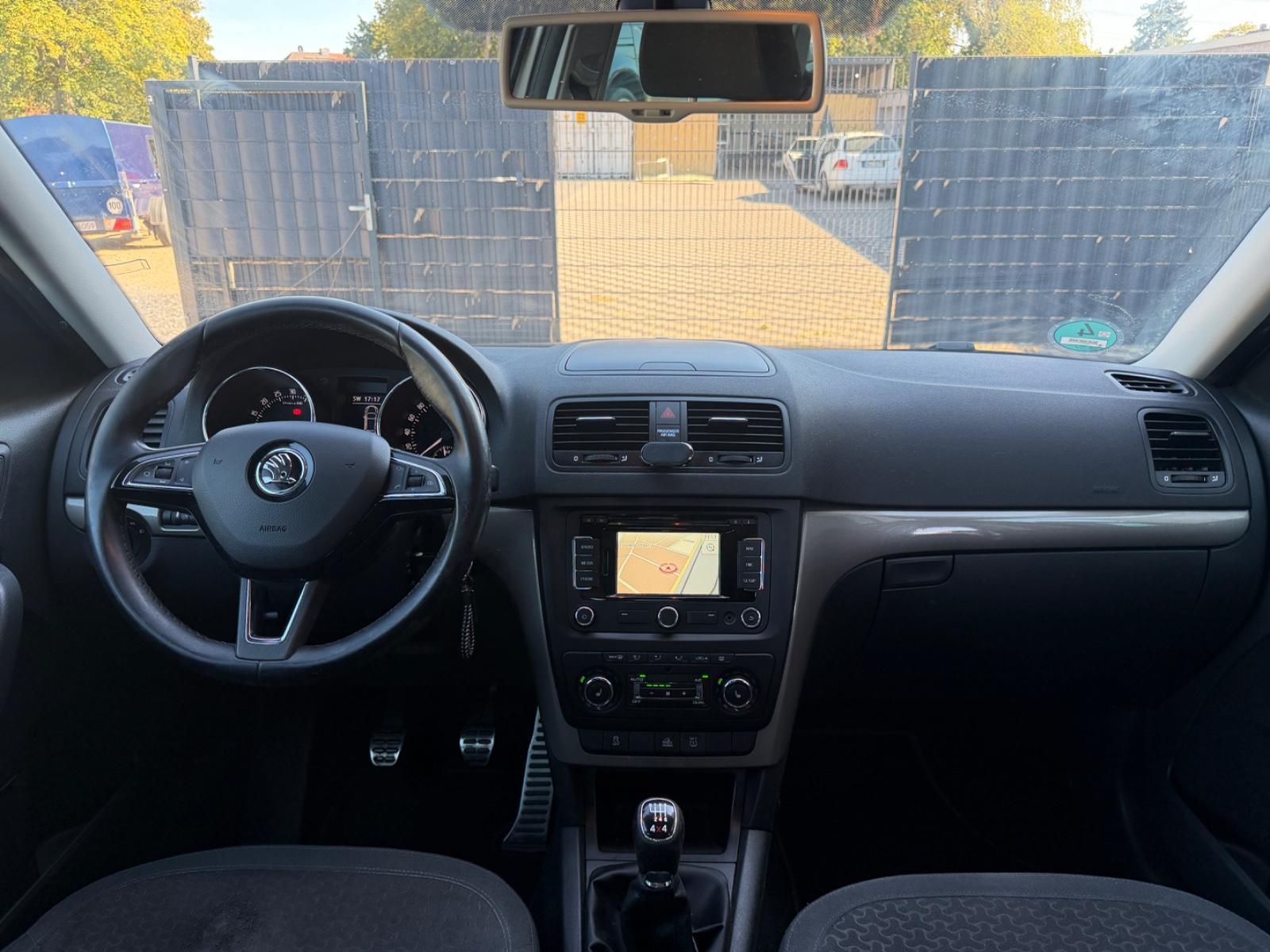 SKODA Yeti 2.0 TDI 140ch - ELEGANCE - 4X4 - GPS - ATTELAGE - BVM - VOLANT EN CUIR