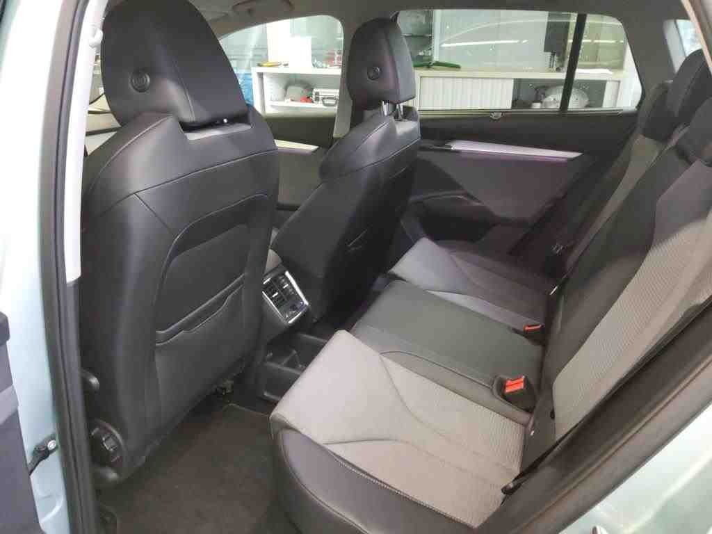 Fahrzeugabbildung SKODA Enyaq 60 Loft LED AHK  Navi ACC RFK WP SH