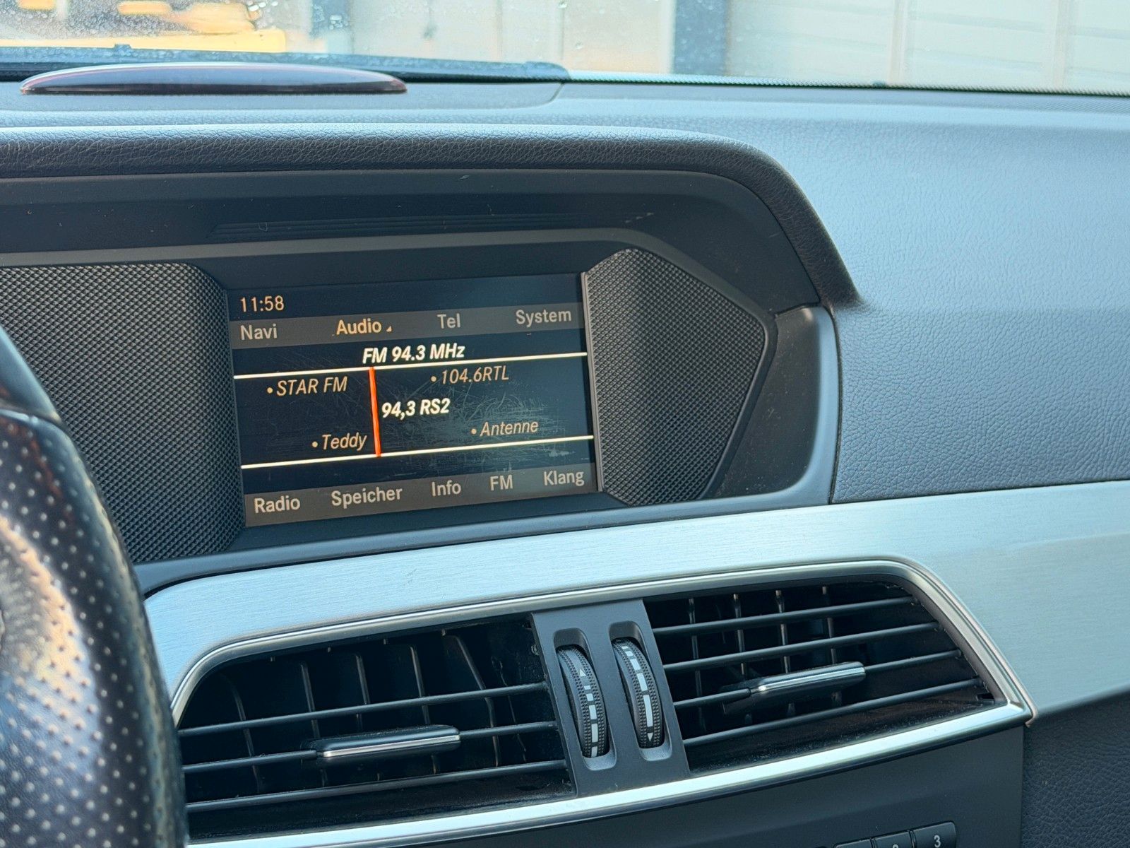 Fahrzeugabbildung Mercedes-Benz C180 CGI AVANTGARDE *Klima*Sitzhzg*AHK*PDC*USB*