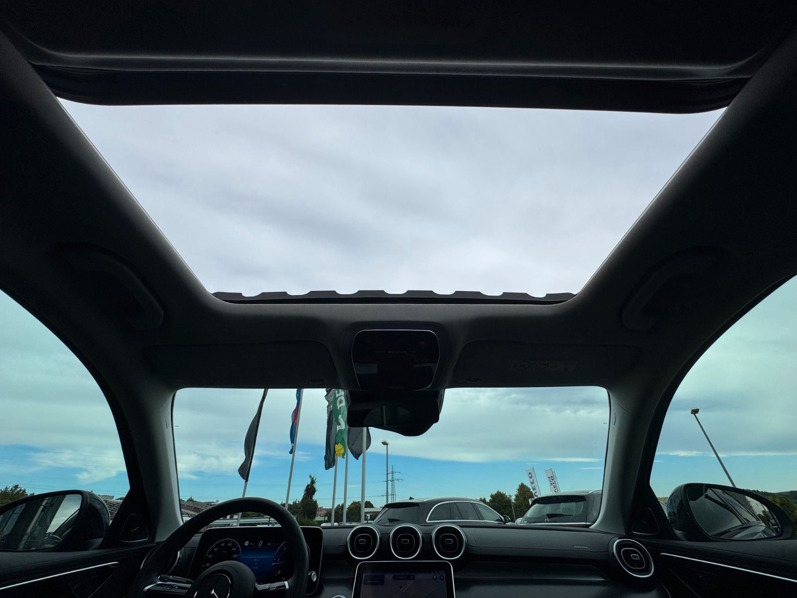 Fahrzeugabbildung Mercedes-Benz C 220 d AMG Distr+Burm+S-Dach+Ambiente