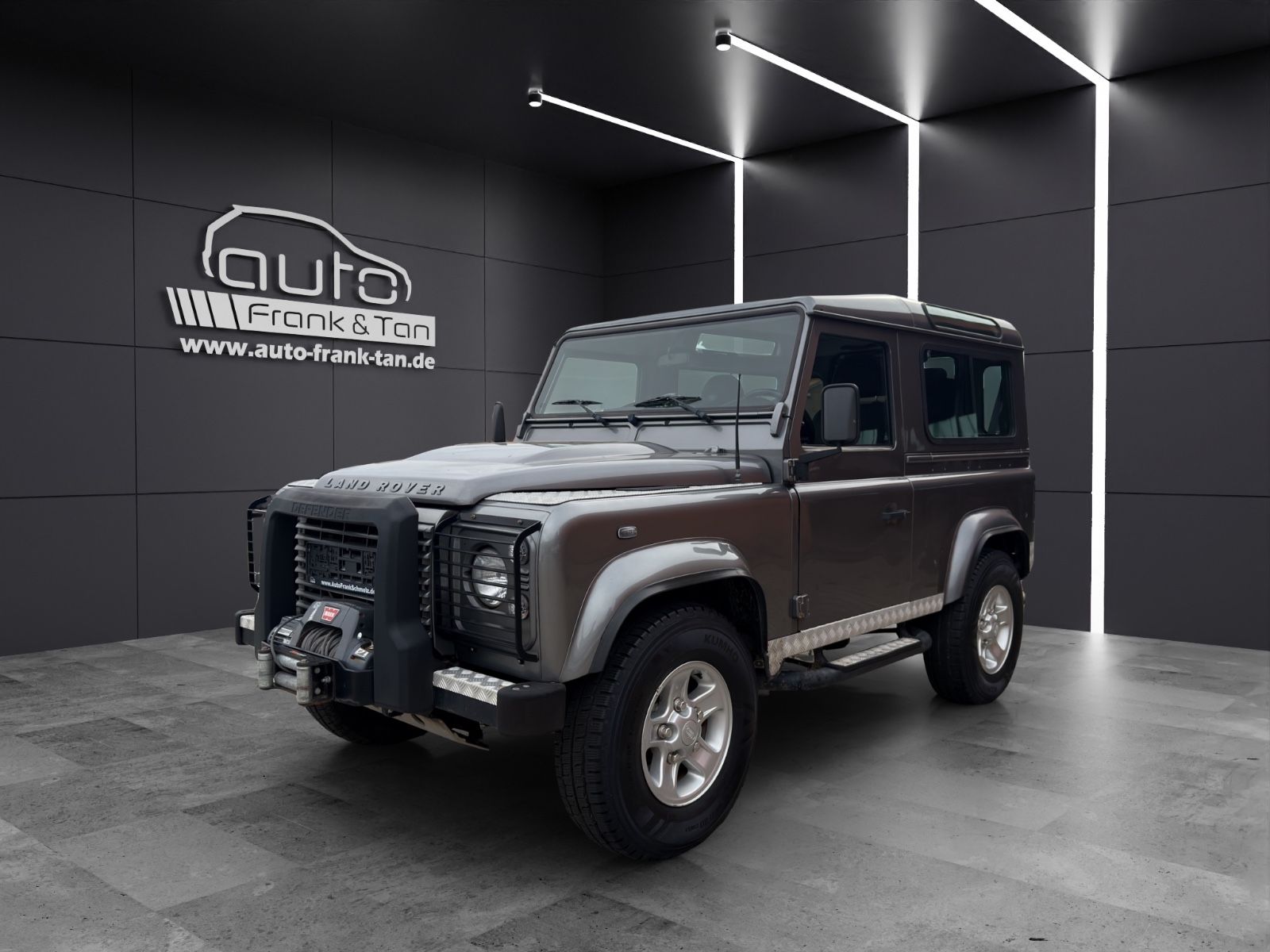 Fahrzeugabbildung Land Rover Defender 90 SE Station Wagon Seilwinde Klima