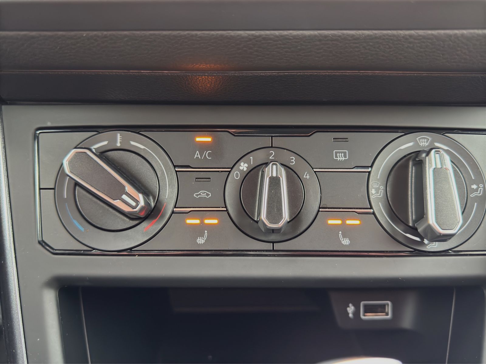 Fahrzeugabbildung Volkswagen Polo DSG*Highline*App-Connect* SHZ*Allwetterreif