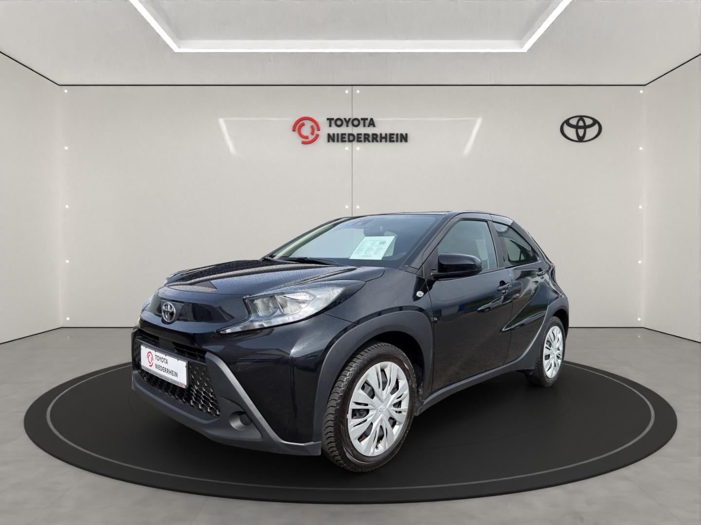 Toyota Aygo X Play Allwetterreifen Apple Car Play